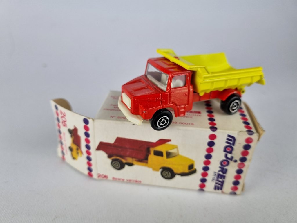 Ancienne Voiture Miniature Majorette - Scania Benne 205 à L'échelle 1/100e